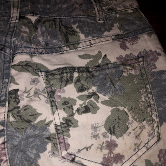 Kimchi Blue denim floral mini skirt - Picture 2 of 3